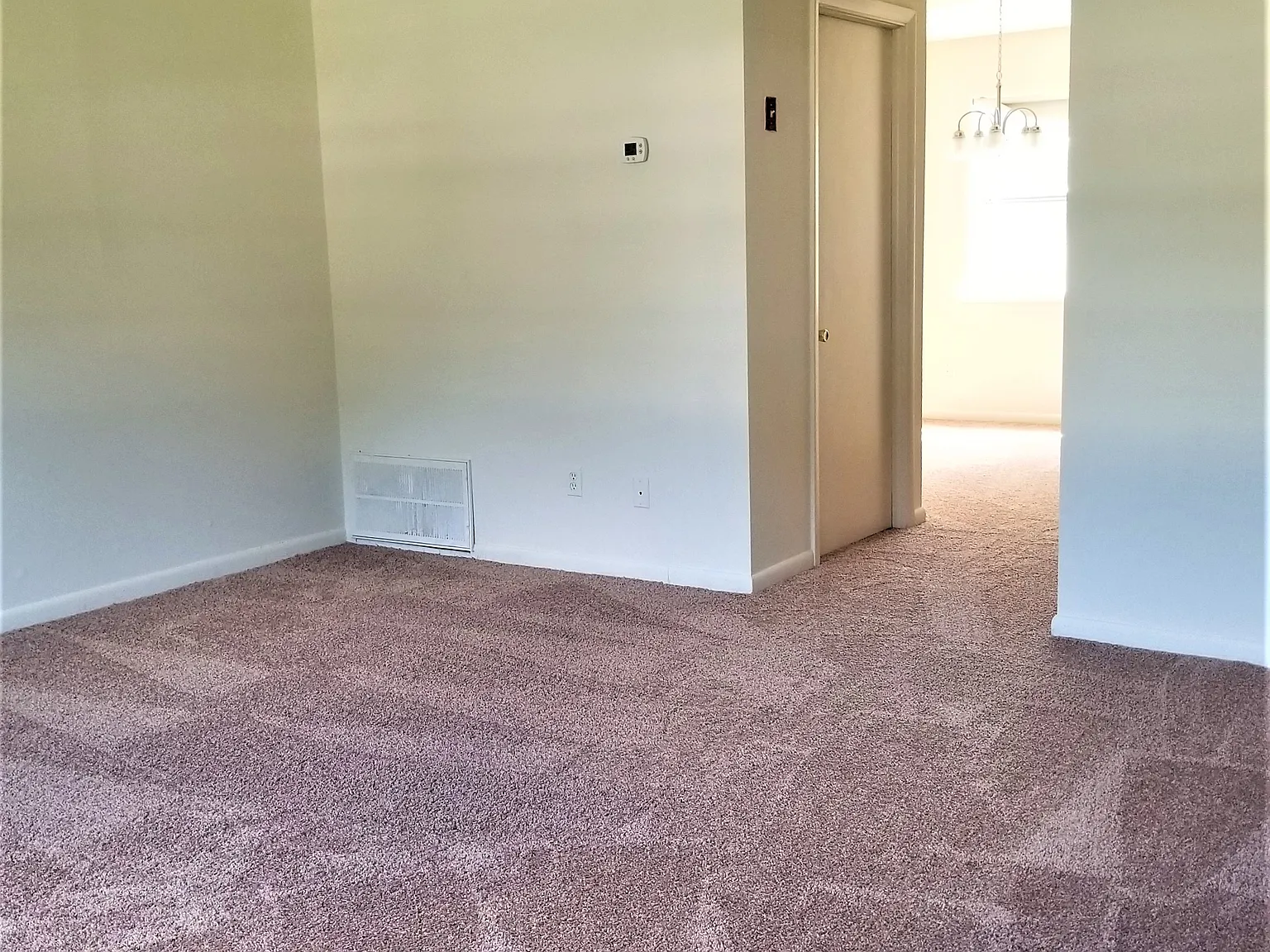3 bed, 1.5 bath, 1362 sqft, $1,400 — Photo 2