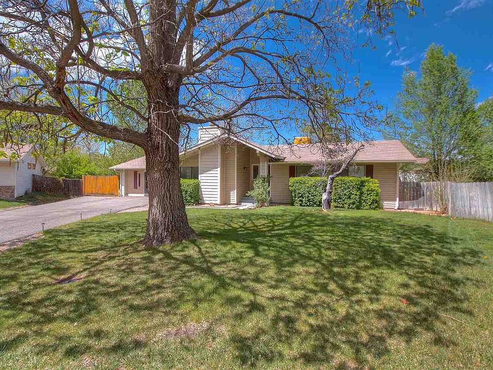 1st image of 2040 Sandalwood Ct