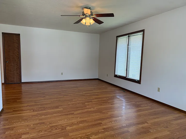 4241 S Broadway Ave #4241 — Photo 3