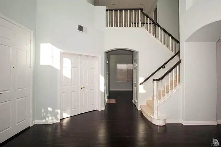 4 bed, 2.5 bath, 2299 sqft, $5,200 — Photo 2