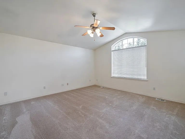 Bonus room/additional bedroom
