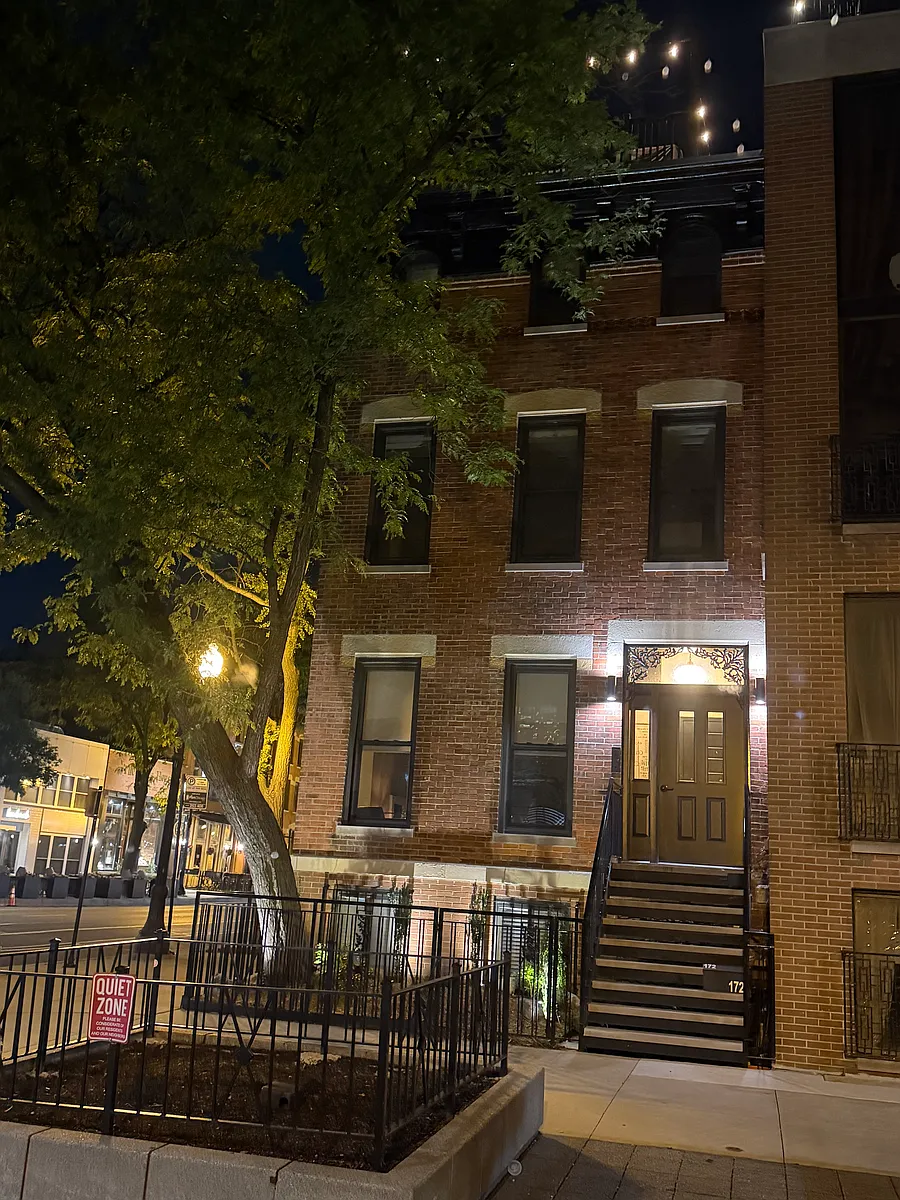 Building Photo - 172 W Burton Pl #2