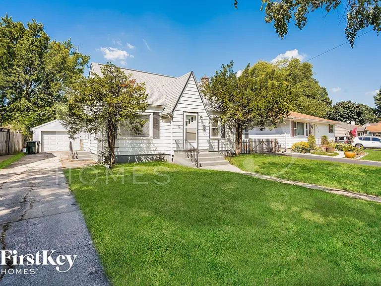 1026 Muirfield Ave — Photo 2
