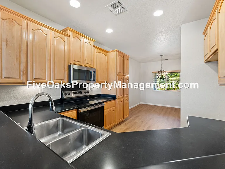 2242 Zittel Dr — Photo 6