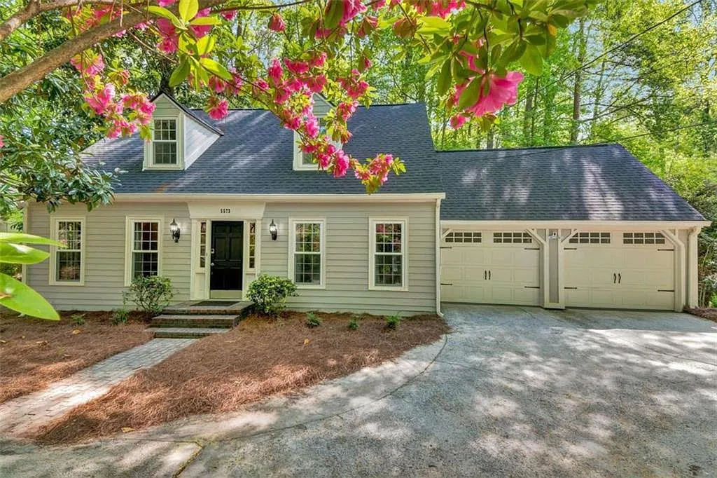 3 bed, 2.5 bath, 1800 sqft, $9,995 — Photo 2