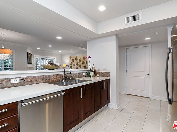 5th image of 951 Granville Ave APT 102
