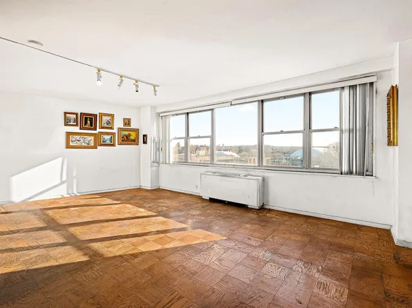 70-25 Yellowstone Boulevard image 2 of 28