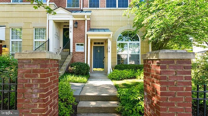 1918 Crescent Park Dr — Photo 28
