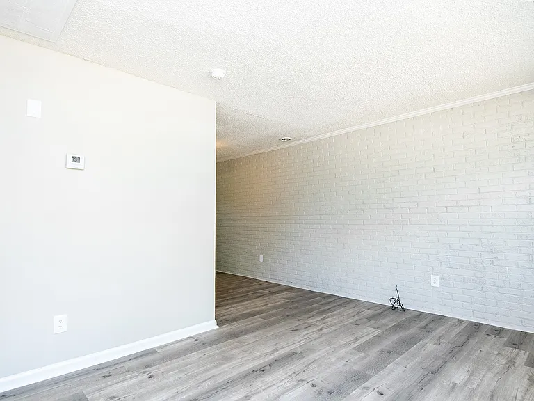 532 Matthews St — Photo 5