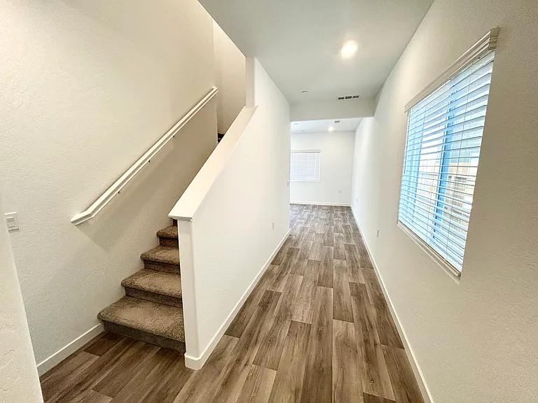 4417 Bellaire Ave — Photo 2