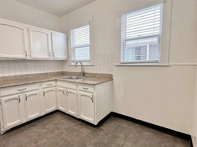 1500 Irving Street — Photo 18