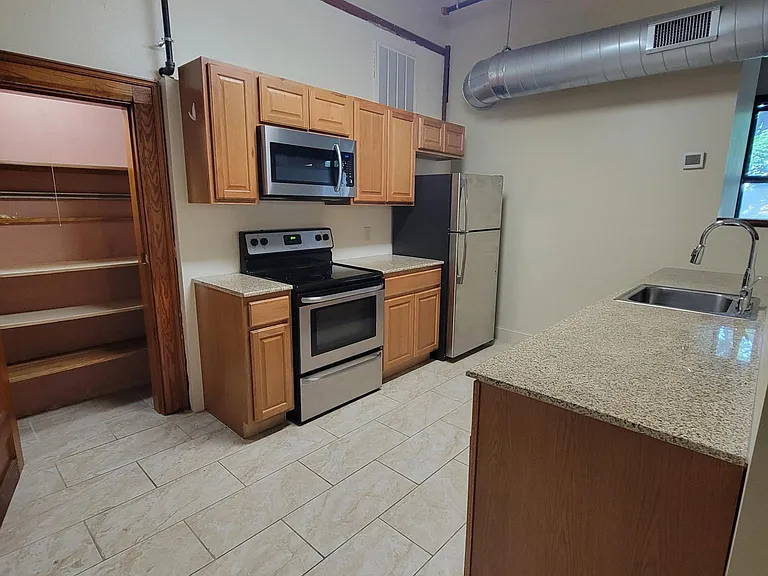 132 Franklin St #202 — Photo 5