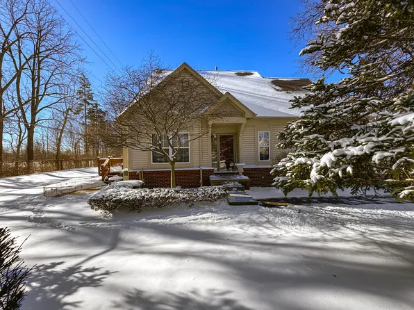 38347 Churchill Ln, Farmington, MI 48331