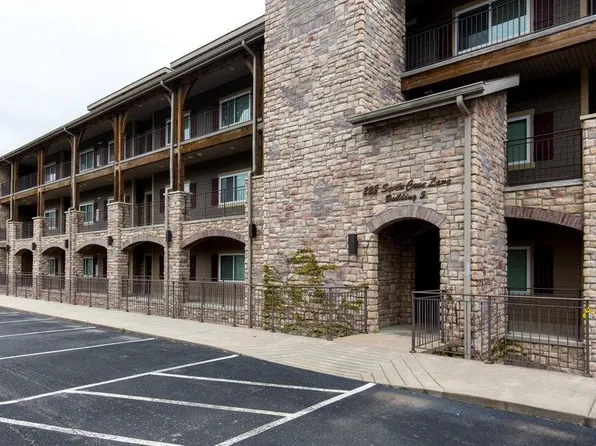 228 Seven Cove Lane #303 BLDG 5, Kimberling City, MO 65686