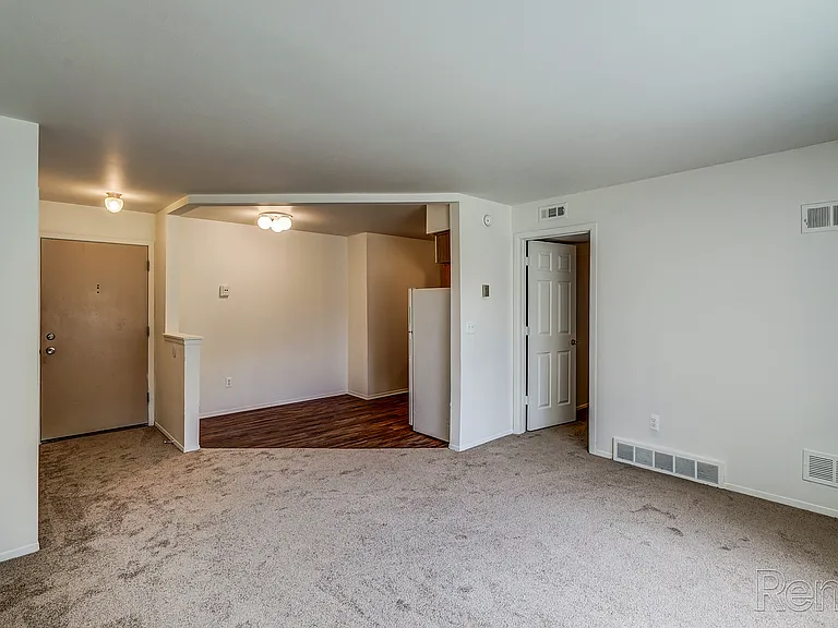 Fernwood Apartments — Photo 13