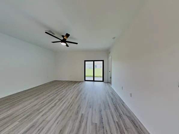 5242 26th St SW, Lehigh Acres, FL 33973