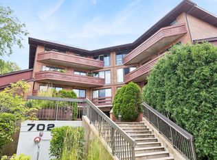 702 Waukegan Rd APT 402, Glenview, IL 60025