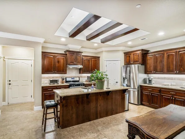 469 Belvedere Dr, Redding, CA 96003