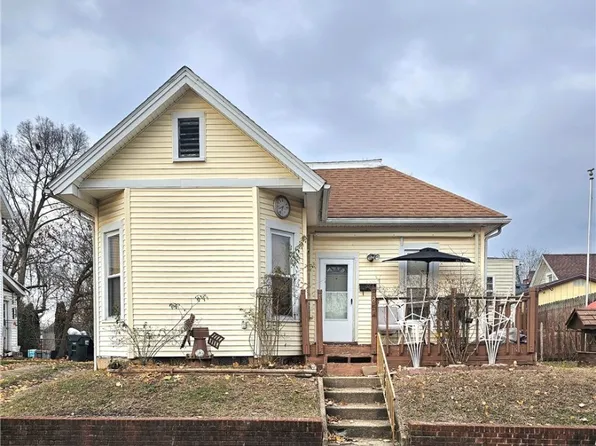 854 Locust St, Coshocton, OH 43812
