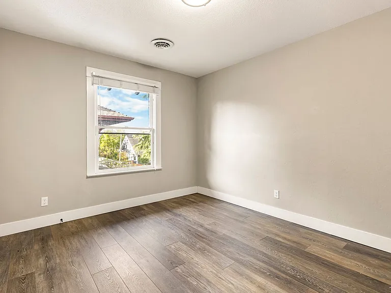 5532 N Haight Ave — Photo 11