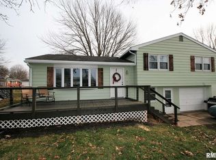 305 S Kerlin St, Mackinaw, IL