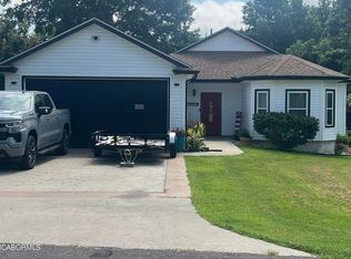 612 Airway Dr, Fulton, MO 65251