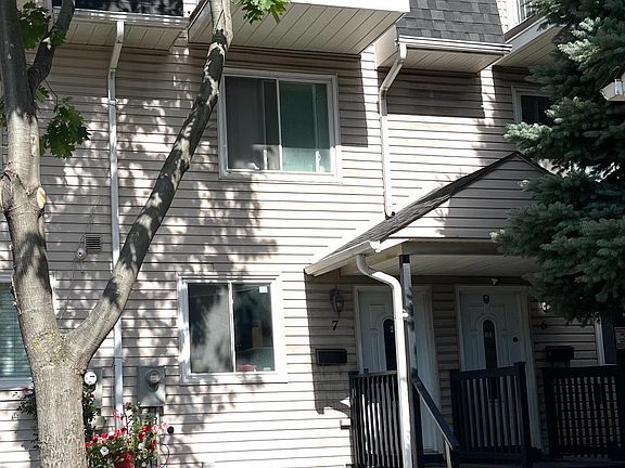 2nd image of 38 Saint Lawrence St #7