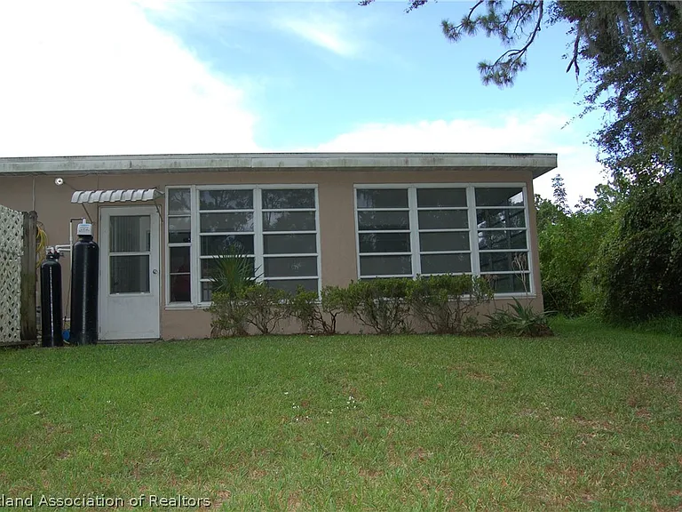 107 Lavender Ave — Photo 15