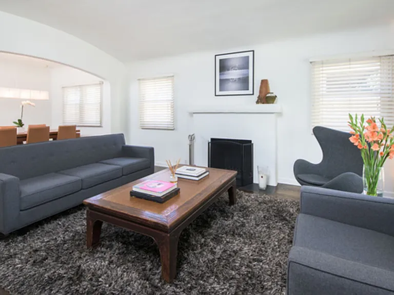 8842 Dorrington Ave — Photo 2