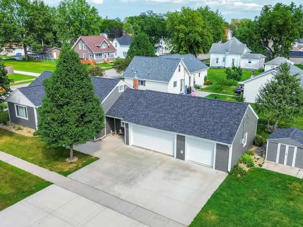 406 1st St, Dike, IA 50624