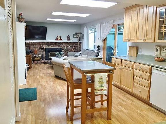 3rd image of 3549 NE Arrowhead Dr