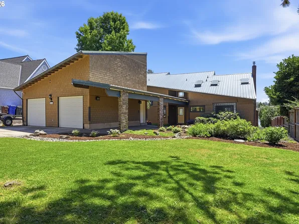 20122 NE Interlachen Ln, Fairview, OR 97024