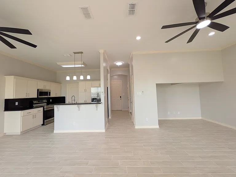 3432 Midtown Cir — Photo 5