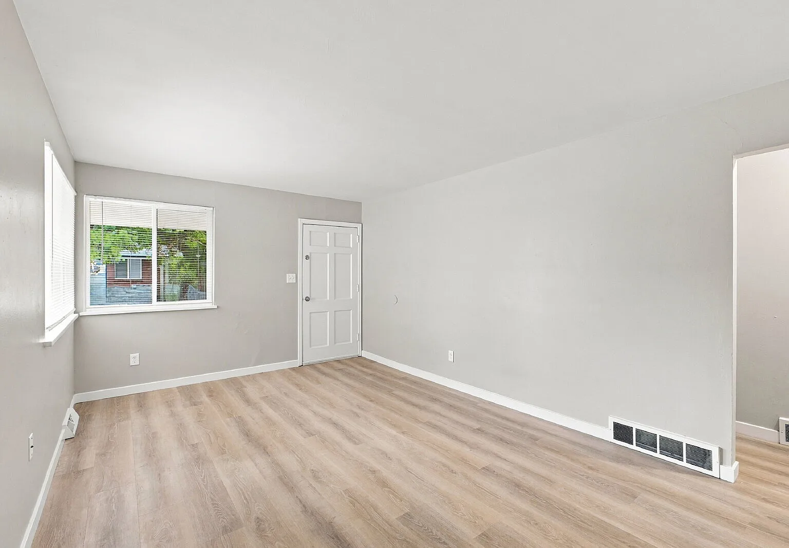 5565 S Delaware St — Photo 2