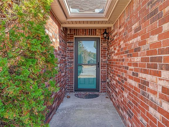 3rd image of 1442 N Corsica Dr
