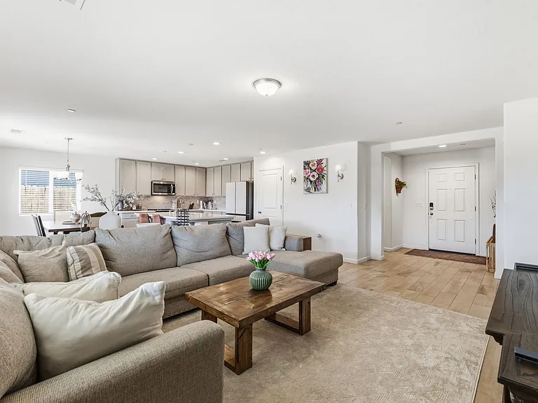 2131 W Ambassador Way — Photo 5