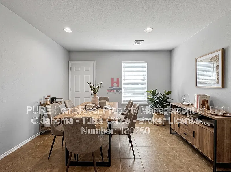 3 bed, 2.0 bath, 1482 sqft, $1,595 — Photo 3