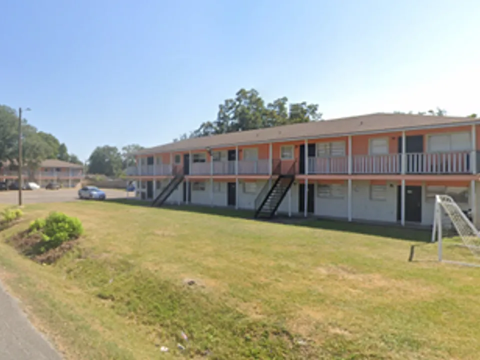 893-905 Campus St