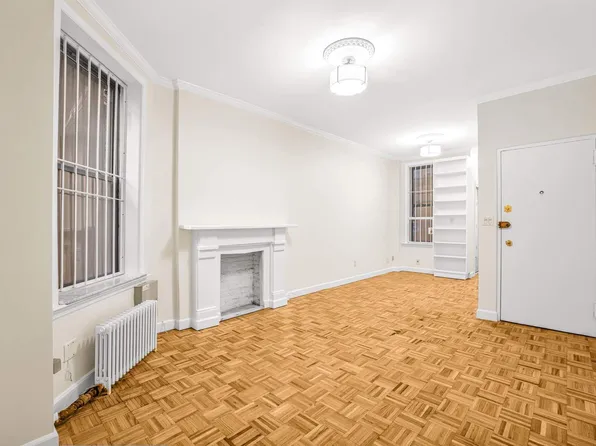 350 West 48th Street image 2 of 12