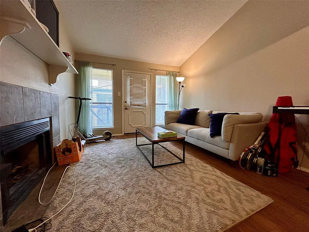 Building Photo - 806 W 24th St #233
