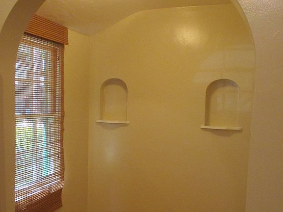 4th image of 1001 Lincoln Ave