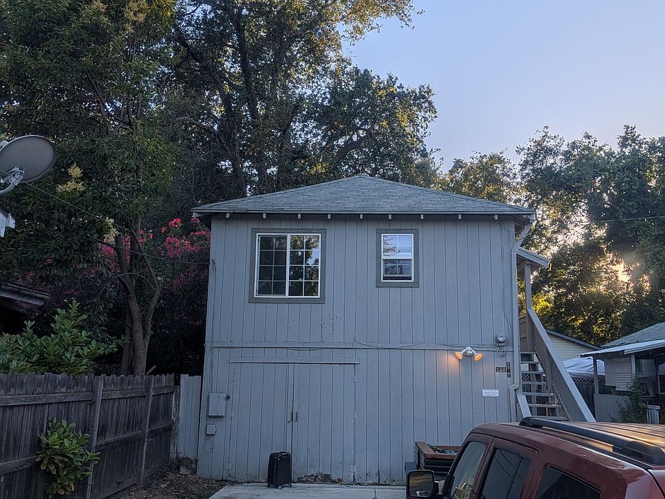 1st image of 138 1/2 Donner Ave