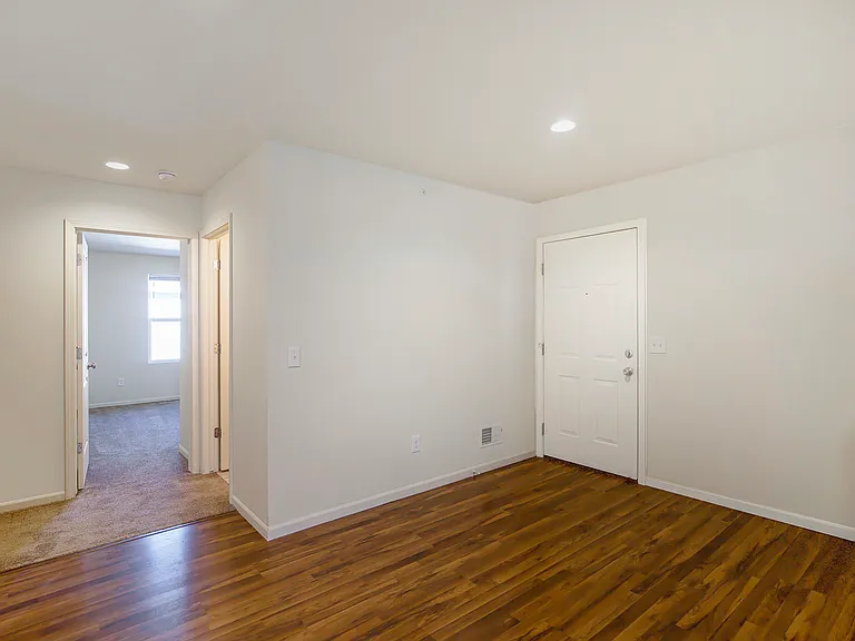 2629 Redwood Ave — Photo 6