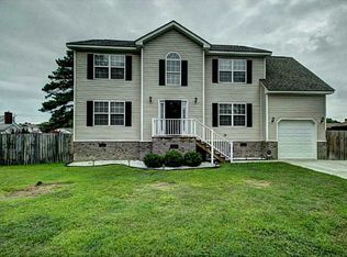 8 Pine Ln, Hampton, VA 23664