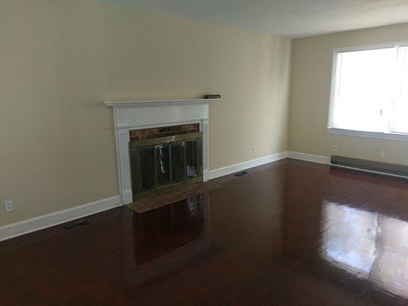 2nd image of 3407 Saratoga St