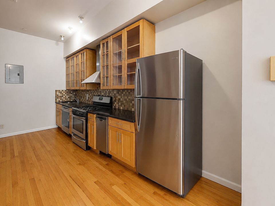 1st image of 16 Goodwin Pl #1F