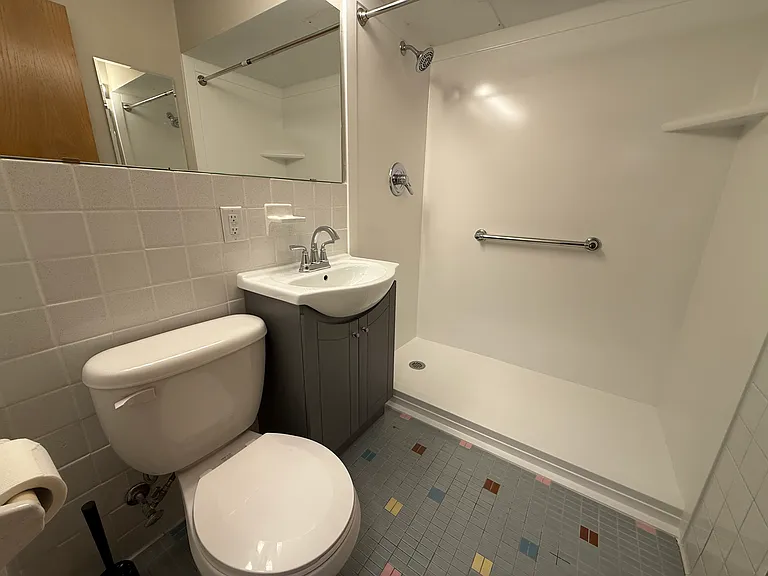 405 10th Ave N #203 — Photo 4