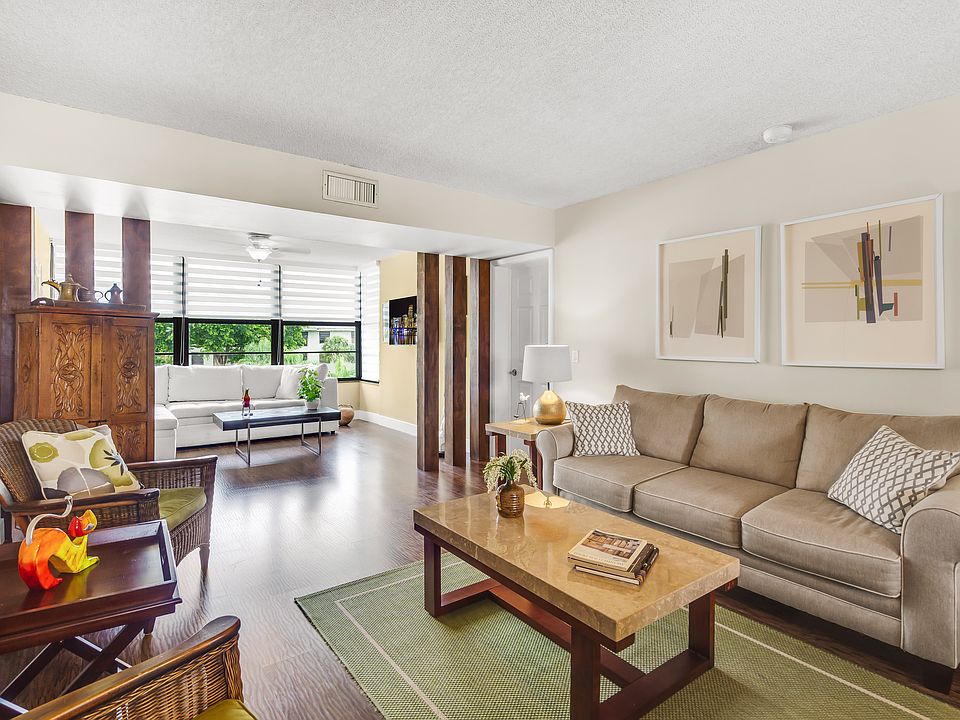 1st image of 406-1719 Whitehall Dr