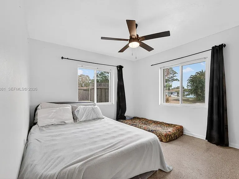607 Coconut Ave N — Photo 11