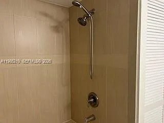 400 Leslie Dr #308 — Photo 16